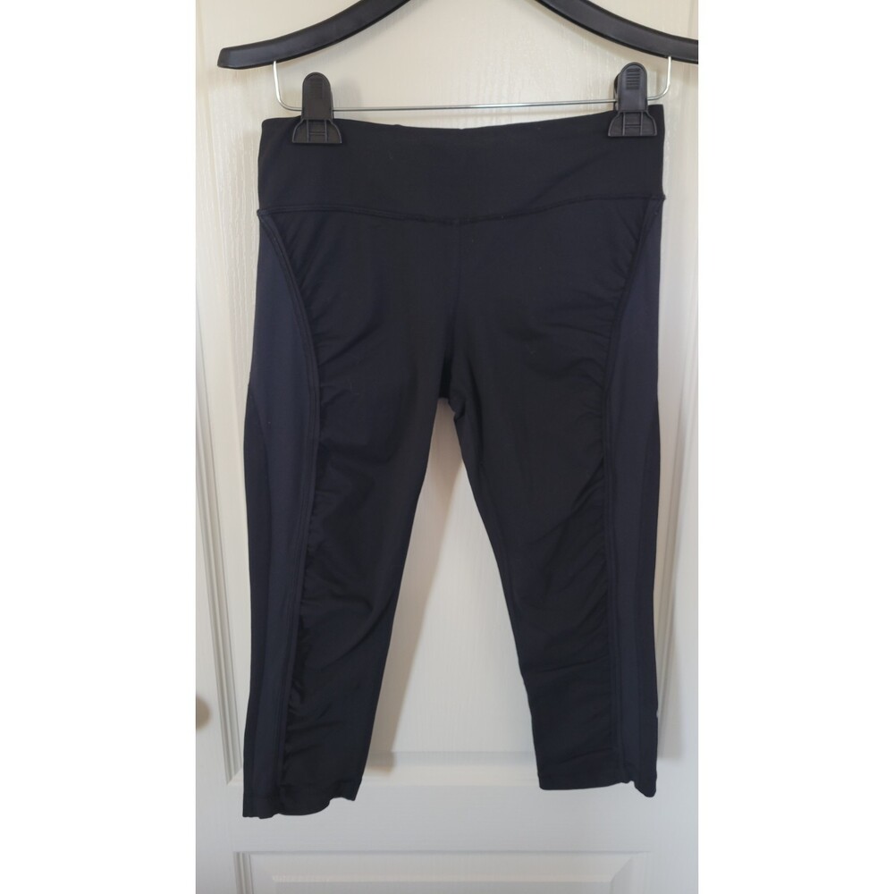 Women's Lululemon Black Cropped Leggings